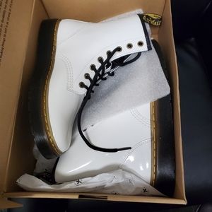 Dr. Martens zavala white boot
